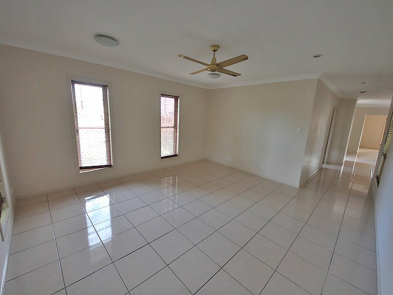 7 Lynette Street, Kallangur QLD 4503