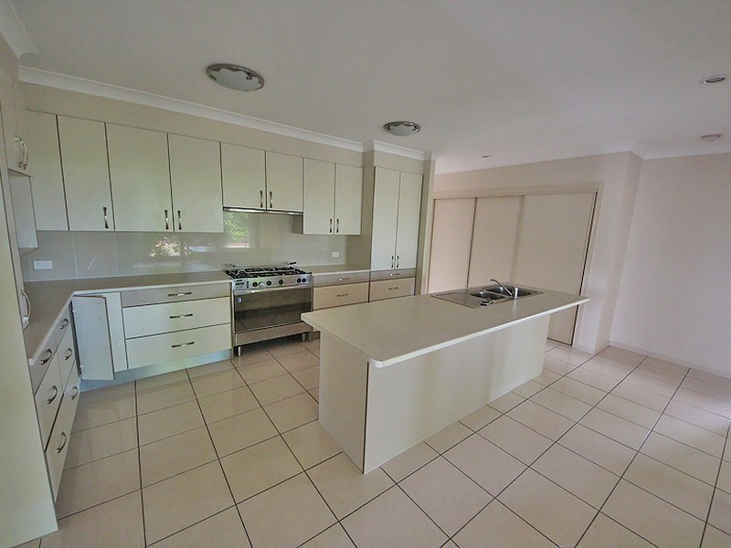 7 Lynette Street, Kallangur QLD 4503