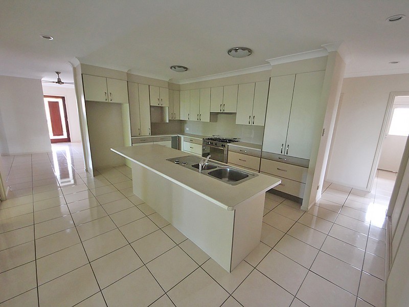 7 Lynette Street, Kallangur QLD 4503