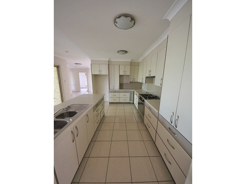 7 Lynette Street, Kallangur QLD 4503