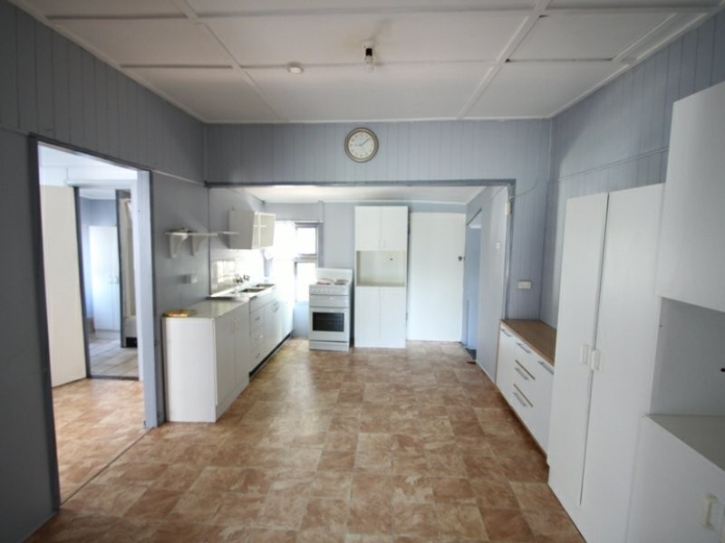 1304 Anzac Avenue, Kallangur QLD 4503