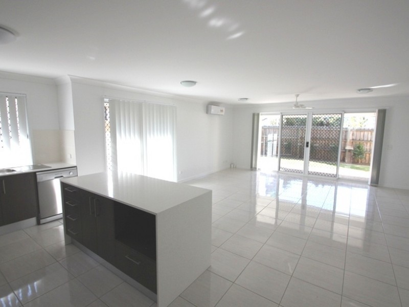 2A Macs Lane, Kallangur QLD 4503