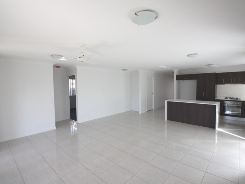 2A Macs Lane, Kallangur QLD 4503