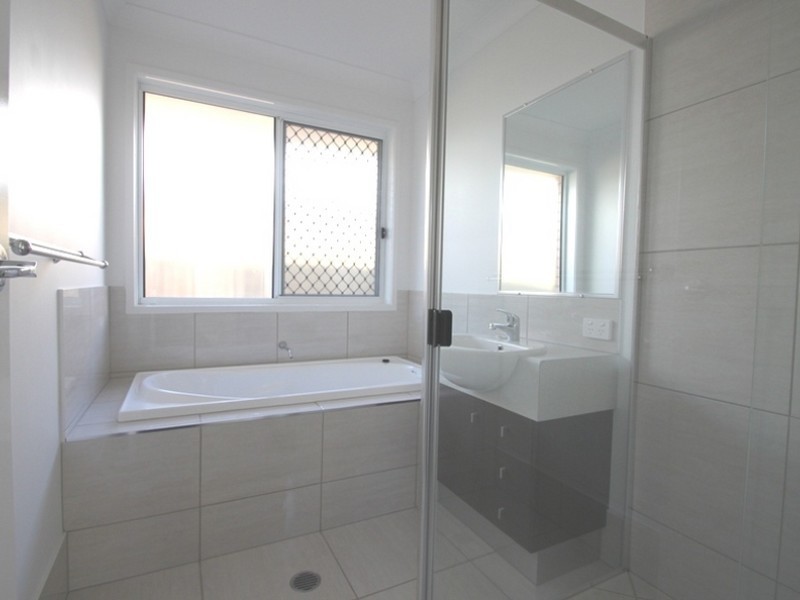 2A Macs Lane, Kallangur QLD 4503