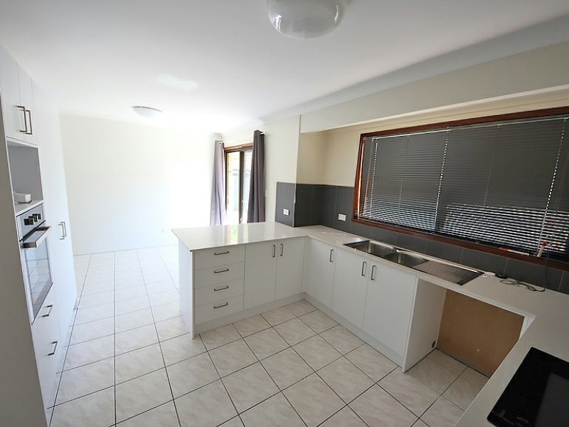 4 Constantia Court, Petrie QLD 4502