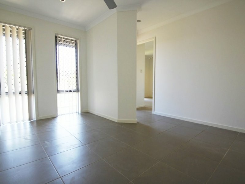 Unit 1/2 Duporth Crescent, Dakabin QLD 4503