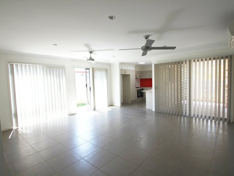 Unit 1/2 Duporth Crescent, Dakabin QLD 4503