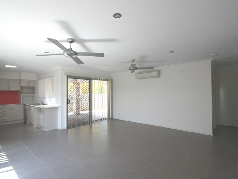 Unit 1/2 Duporth Crescent, Dakabin QLD 4503