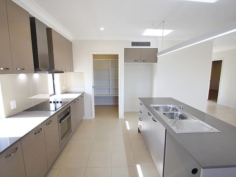 6 Roland Court, Kallangur QLD 4503