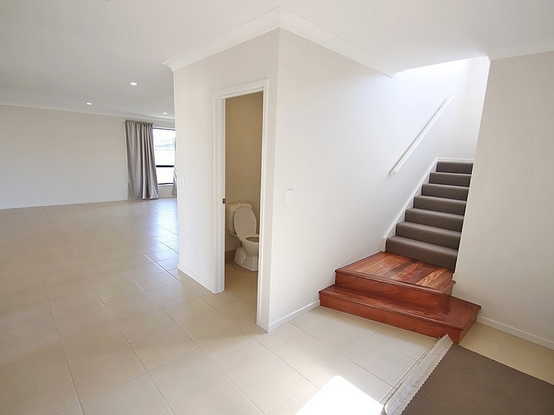 6 Roland Court, Kallangur QLD 4503