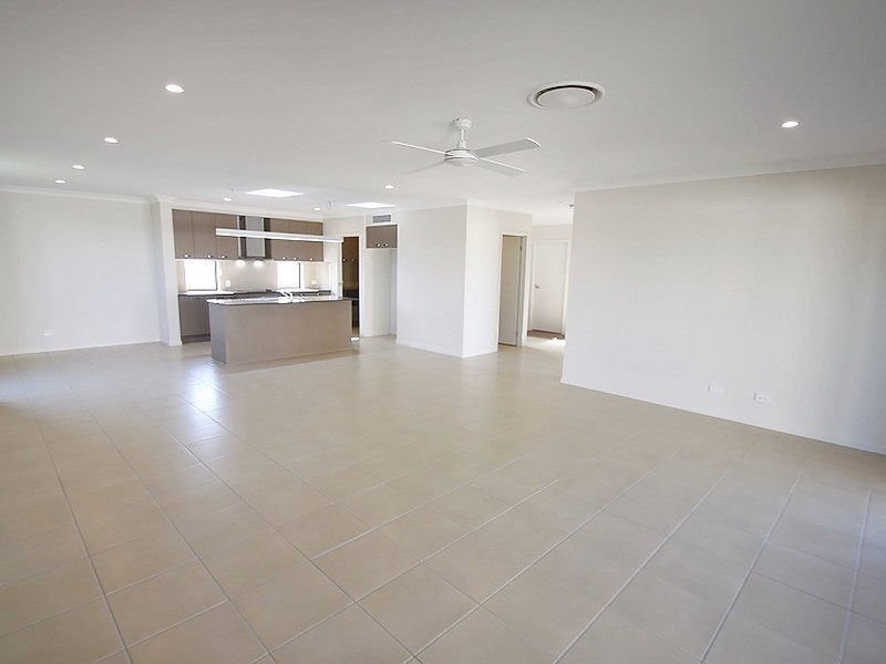 6 Roland Court, Kallangur QLD 4503