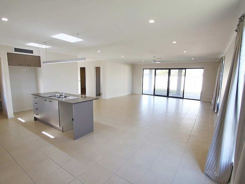 6 Roland Court, Kallangur QLD 4503