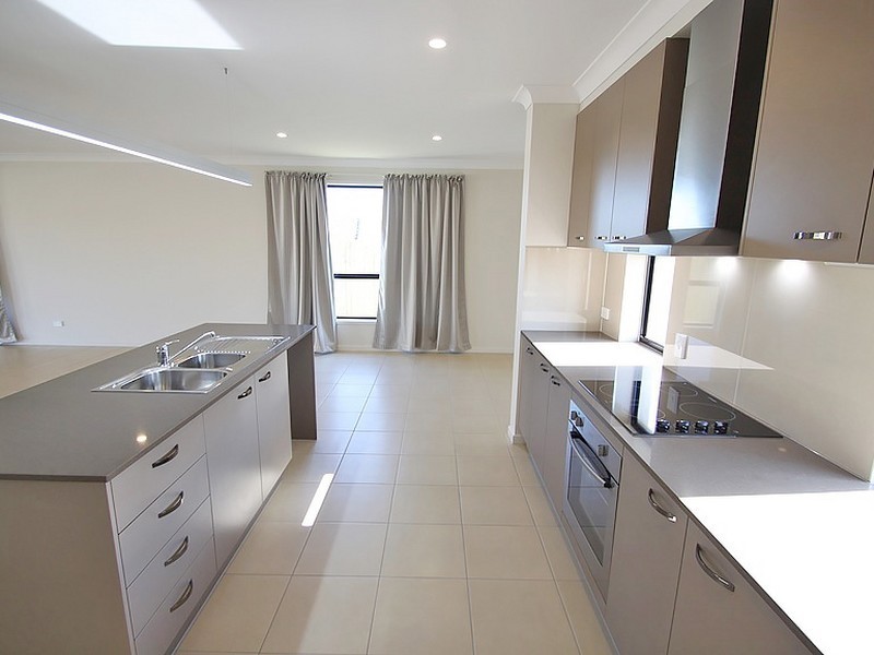 6 Roland Court, Kallangur QLD 4503
