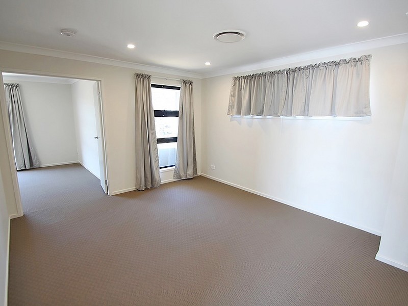 6 Roland Court, Kallangur QLD 4503