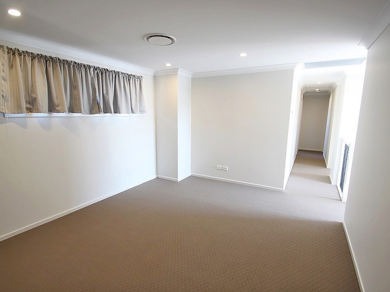 6 Roland Court, Kallangur QLD 4503