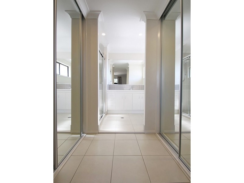 6 Roland Court, Kallangur QLD 4503