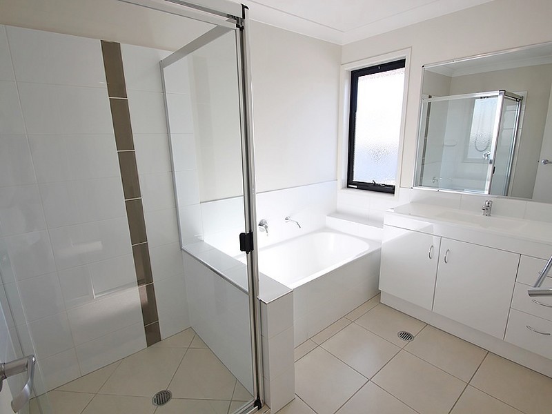 6 Roland Court, Kallangur QLD 4503