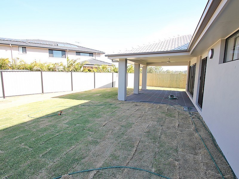 6 Roland Court, Kallangur QLD 4503