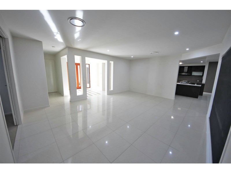 15 Pontiac Drive, Warner QLD 4500