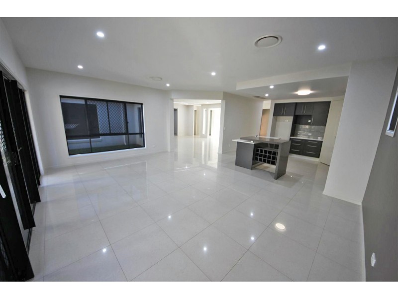 15 Pontiac Drive, Warner QLD 4500