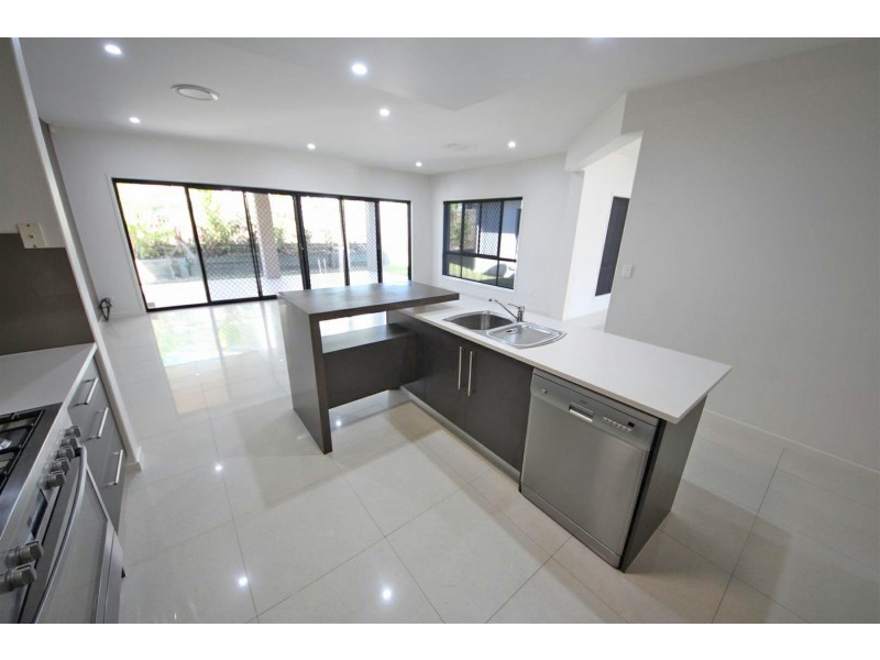 15 Pontiac Drive, Warner QLD 4500