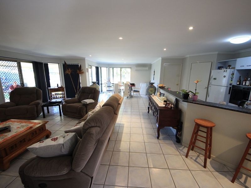 8 Mirrigan Court, Petrie QLD 4502