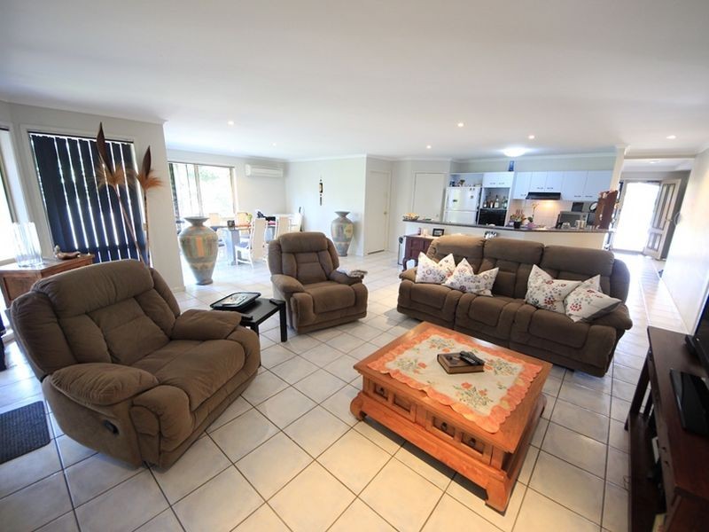 8 Mirrigan Court, Petrie QLD 4502