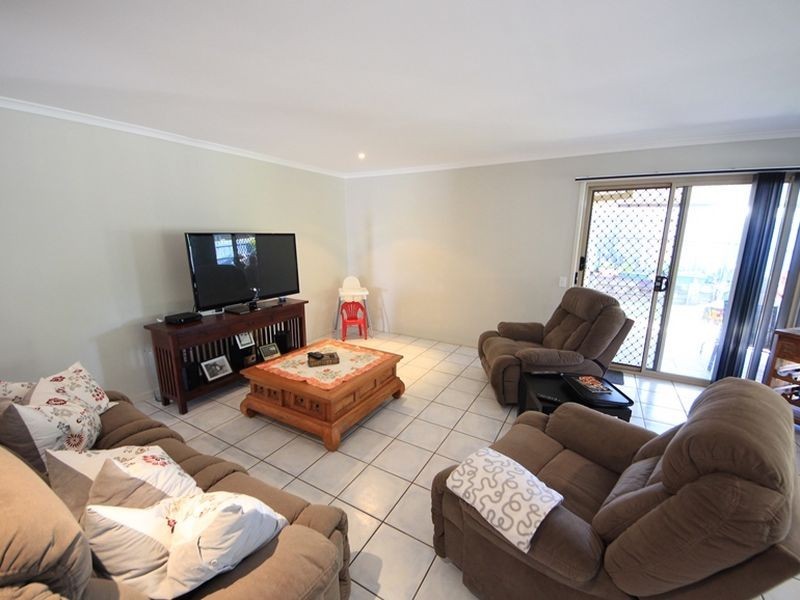 8 Mirrigan Court, Petrie QLD 4502