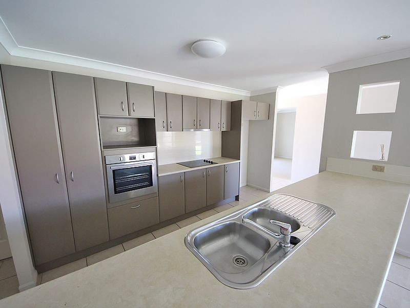 15 Seabiscuit Crescent, Kallangur QLD 4503
