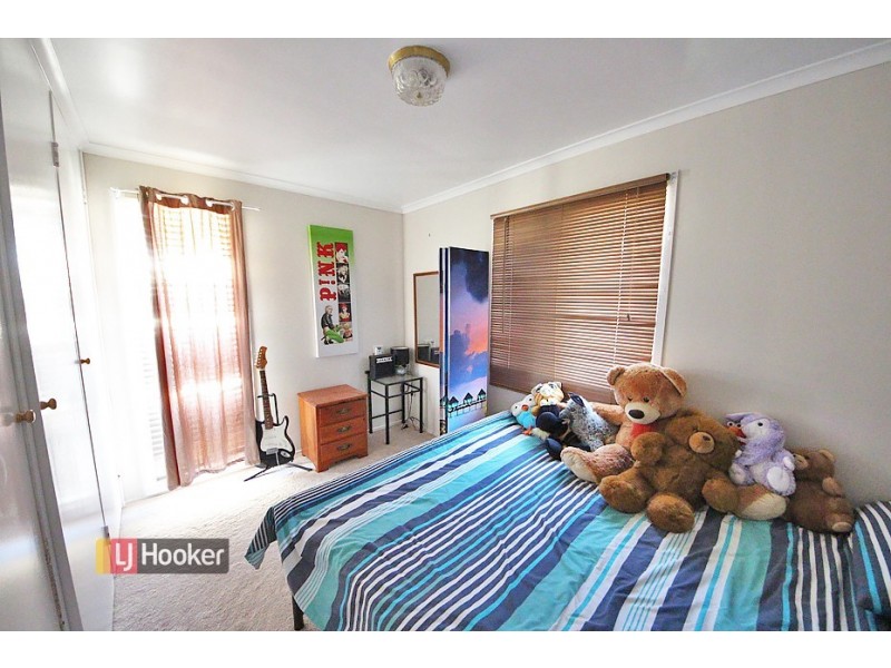 25 Arrakune Crescent, Kallangur QLD 4503