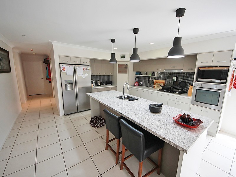 5 Beerwah Parade, Kallangur QLD 4503