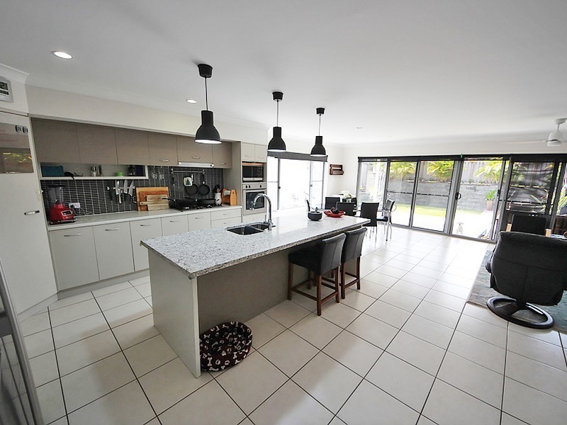 5 Beerwah Parade, Kallangur QLD 4503