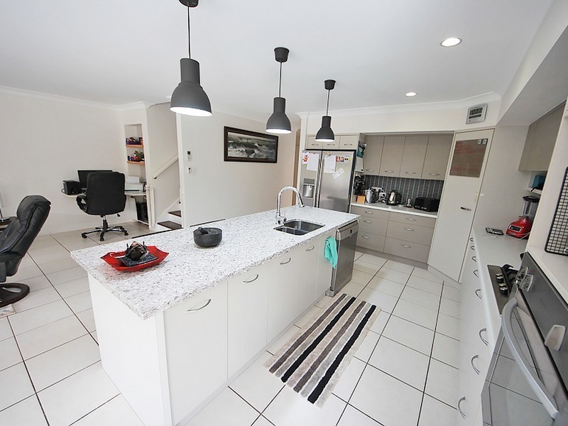 5 Beerwah Parade, Kallangur QLD 4503