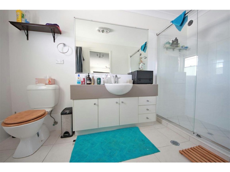 5 Beerwah Parade, Kallangur QLD 4503