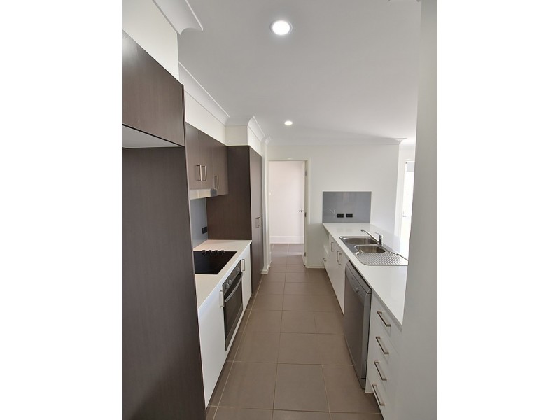 98 Mapleton Drive, North Lakes QLD 4509