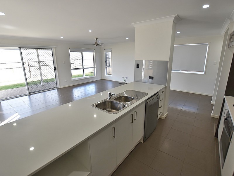 98 Mapleton Drive, North Lakes QLD 4509