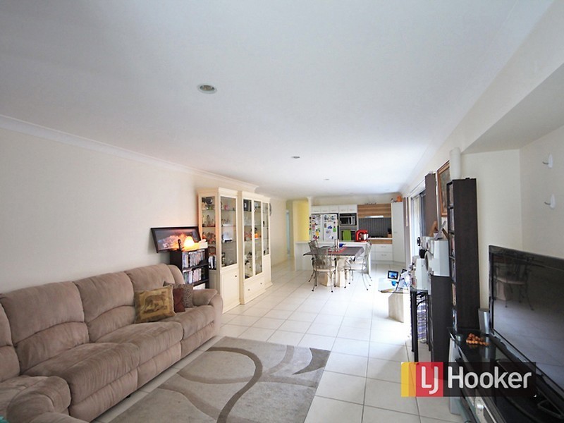 15 Jowarra Street, Kallangur QLD 4503