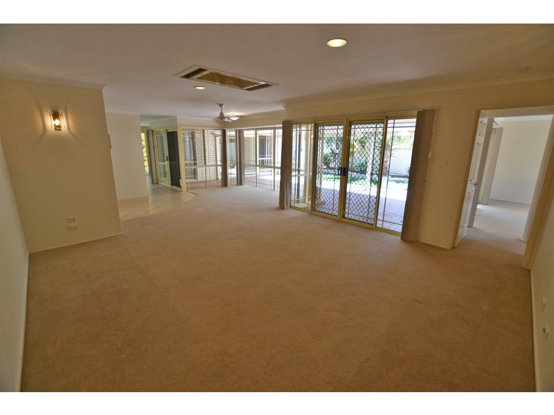 31 Castle Hill Drive, Murrumba Downs QLD 4503