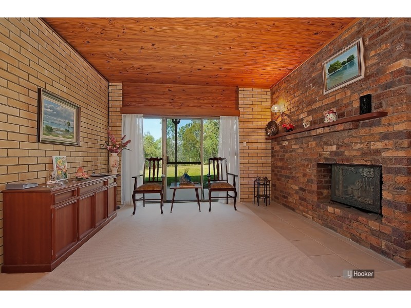 99 Whiteside Road, Whiteside QLD 4503