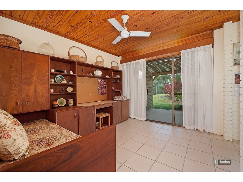 99 Whiteside Road, Whiteside QLD 4503