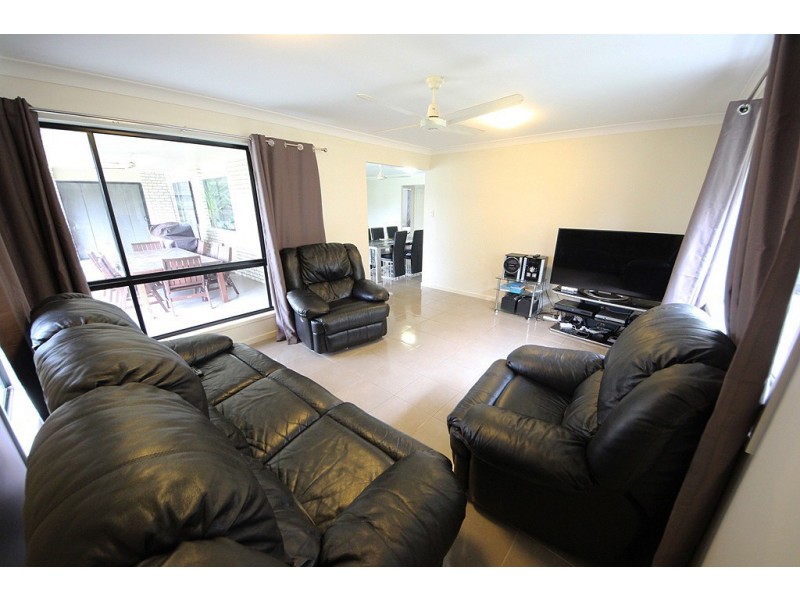 2 Benham Ave, Kallangur QLD 4503