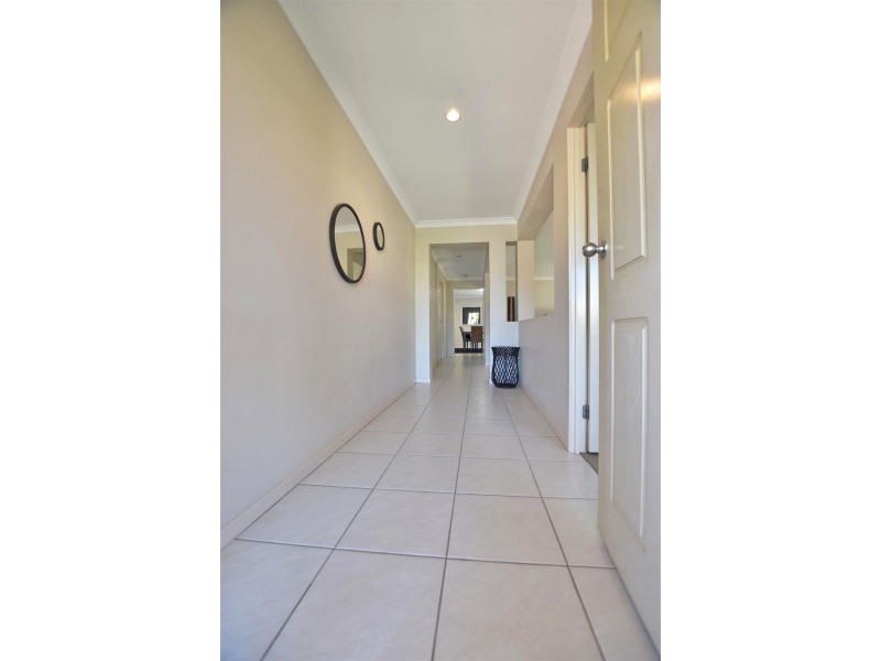 9 Dotterel Crescent, North Lakes QLD 4509