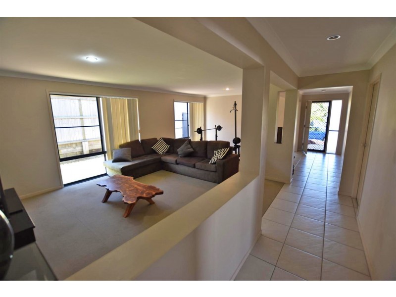 9 Dotterel Crescent, North Lakes QLD 4509