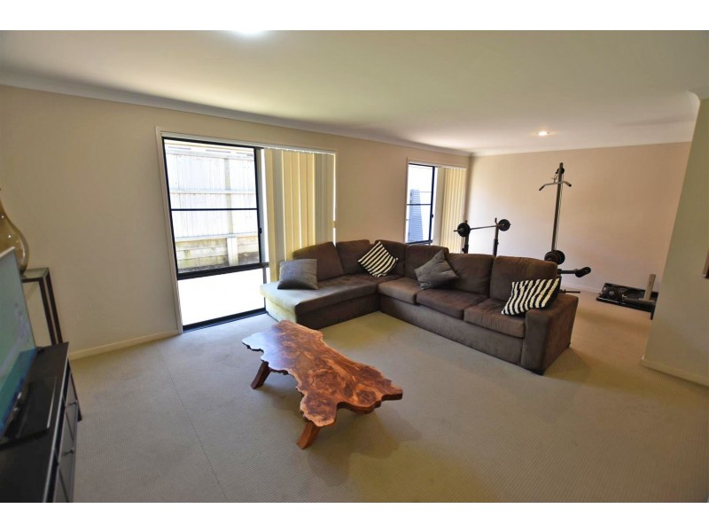 9 Dotterel Crescent, North Lakes QLD 4509