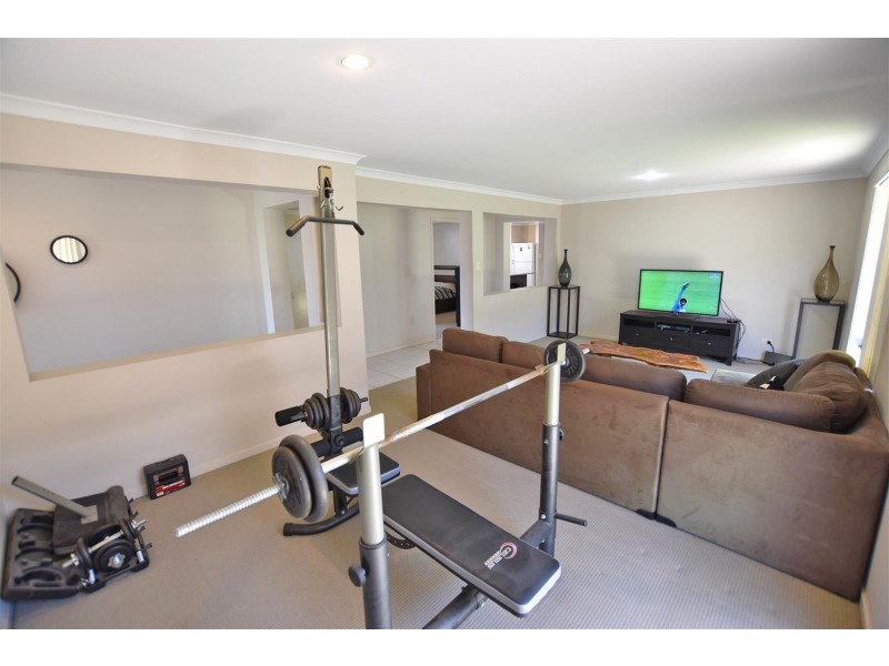 9 Dotterel Crescent, North Lakes QLD 4509