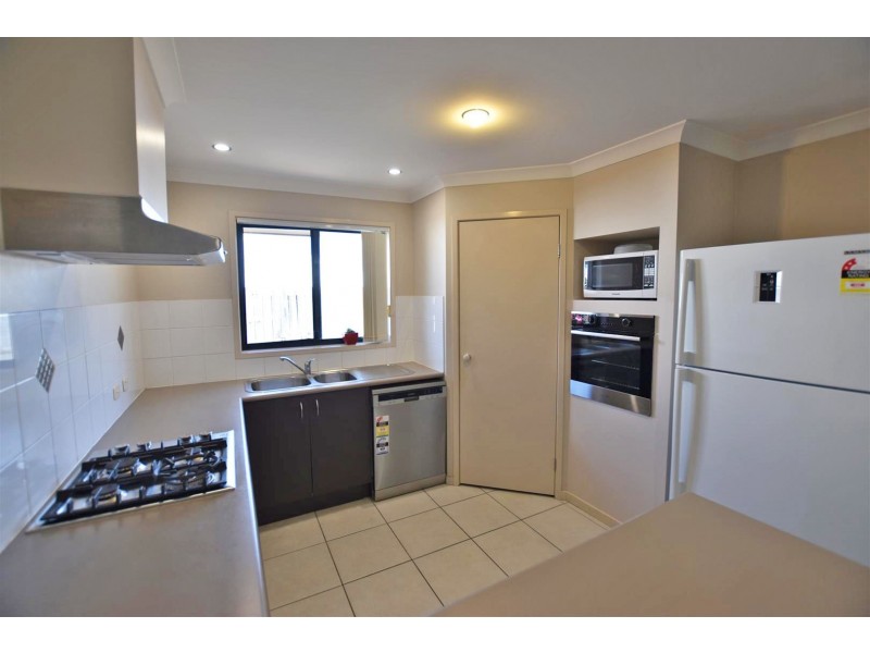 9 Dotterel Crescent, North Lakes QLD 4509