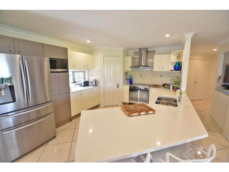 6 Lough Court, Murrumba Downs QLD 4503