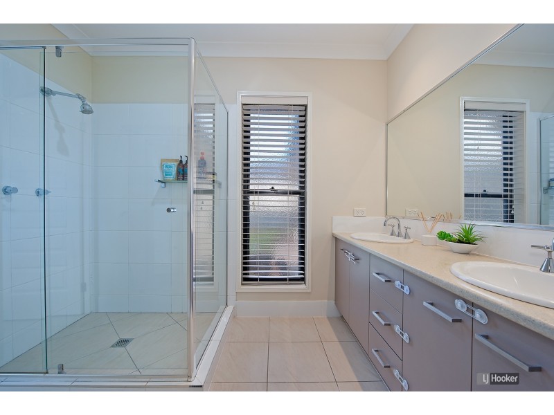 8 Diane Parade, Kallangur QLD 4503