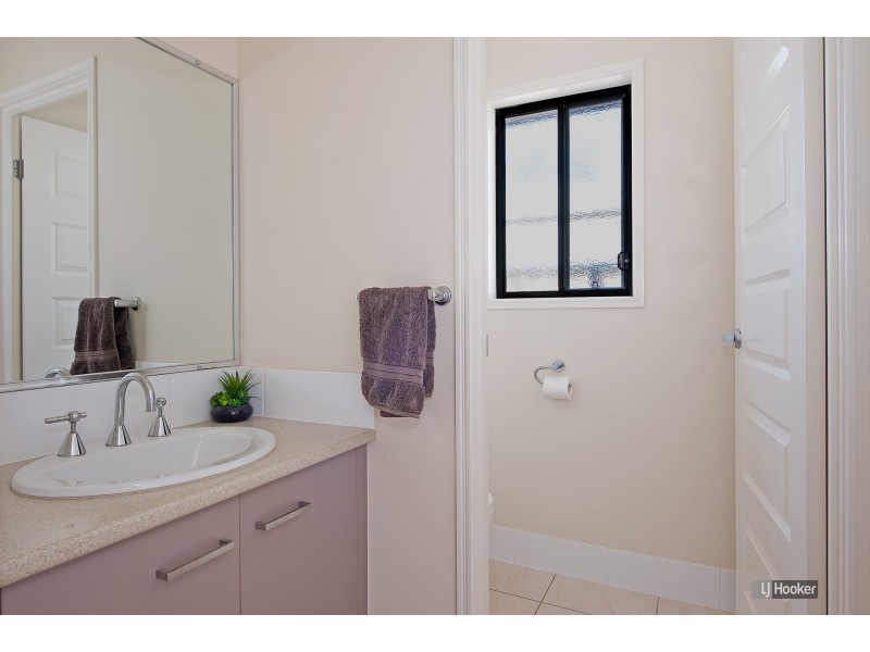8 Diane Parade, Kallangur QLD 4503