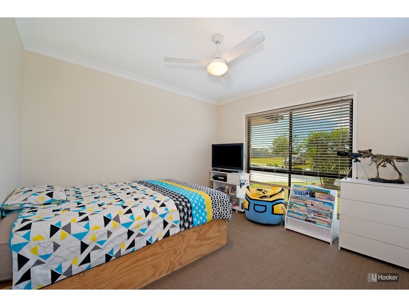 8 Diane Parade, Kallangur QLD 4503